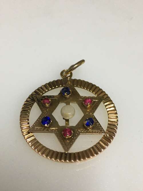 3.6 grams 9 carat Vintage Yellow Gold Star of David Pendant with semi precious stones and a pearl
