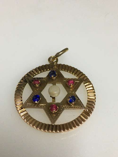 3.6 grams 9 carat Vintage Yellow Gold Star of David Pendant with semi precious stones and a pearl