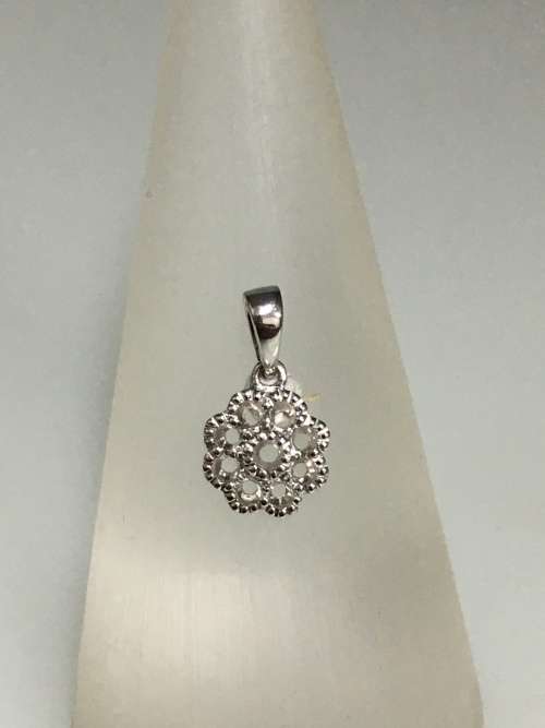 0.9 grams 18 carat White Gold Pendant