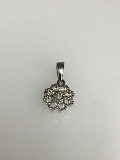 0.9 grams 18 carat White Gold Pendant
