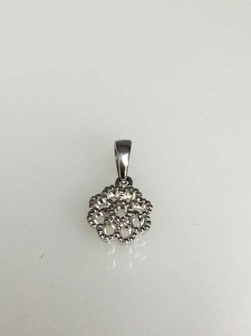 0.9 grams 18 carat White Gold Pendant