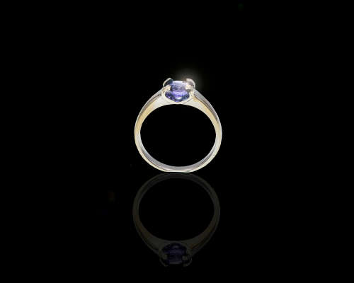 18ct (3.7 grams) White Gold 0.89ct Tanzanite Oval Shape Center stone ring