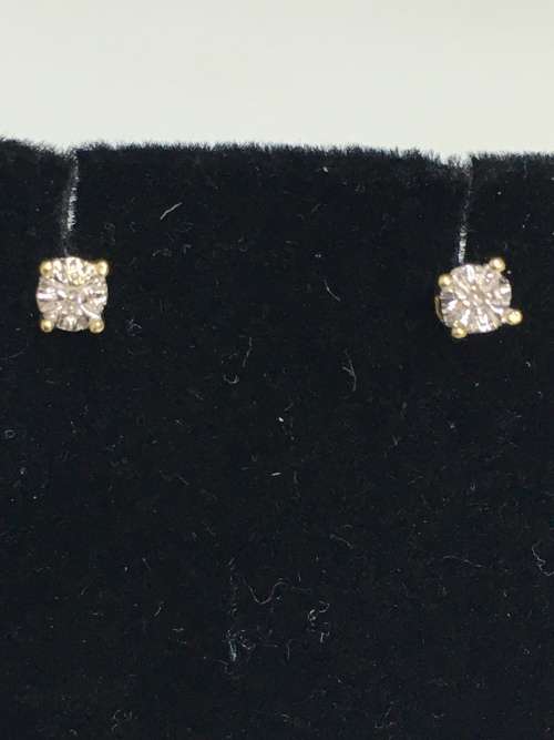 0.7 grams 9 carat White Gold Illusion Set Diamond Studs