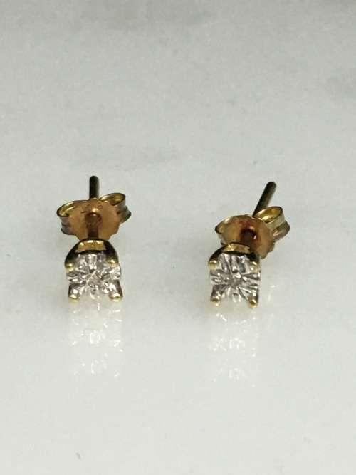 0.7 grams 9 carat White Gold Illusion Set Diamond Studs