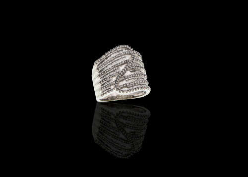 11.4gr 18ct White Gold, +/-150 x 1/2 pointers and +/-112  Baguettes I/J VS/SI