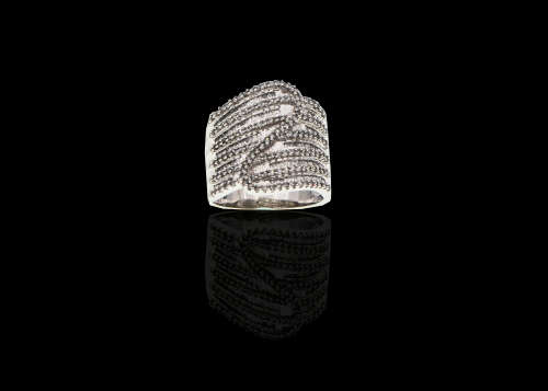 11.4gr 18ct White Gold, +/-150 x 1/2 pointers and +/-112  Baguettes I/J VS/SI