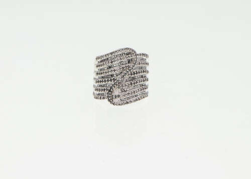 11.4gr 18ct White Gold, +/-150 x 1/2 pointers and +/-112  Baguettes I/J VS/SI