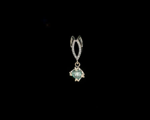 1.3 grams 18 carat White Gold and Diamond Pendant