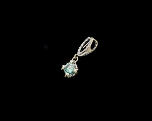 1.3 grams 18 carat White Gold and Diamond Pendant