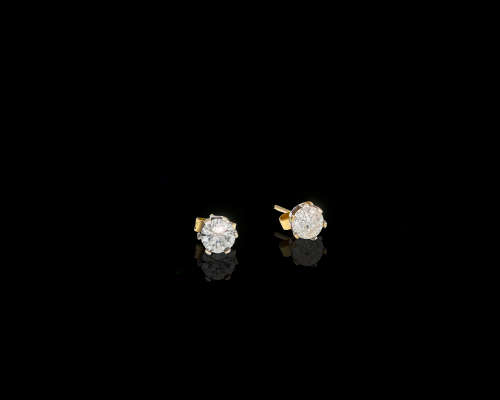 2.2 grams 18 carat Two Tone (Yellow And White Gold Diamond Stud Earrings