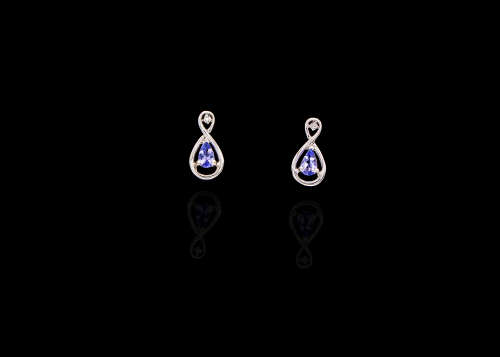 grams 9 carat White Gold Tanzanite and Diamonds Stud Earrings
