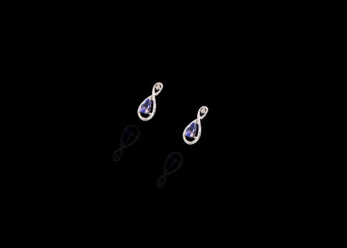 grams 9 carat White Gold Tanzanite and Diamonds Stud Earrings