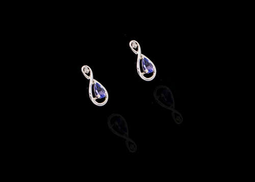 grams 9 carat White Gold Tanzanite and Diamonds Stud Earrings