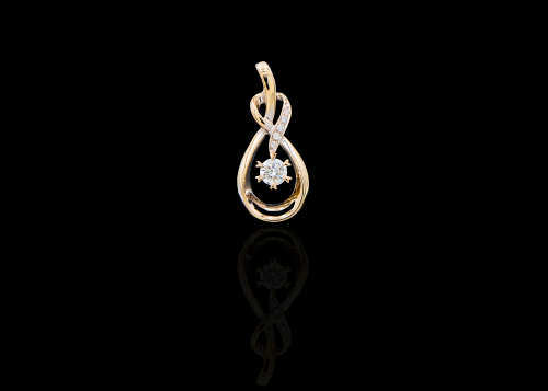 1.8 grams 18 carat White Gold and Diamond Pendant