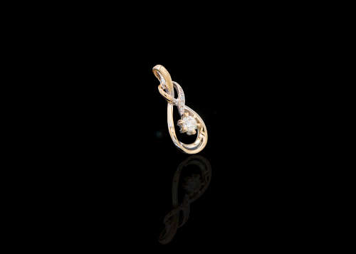 1.8 grams 18 carat White Gold and Diamond Pendant