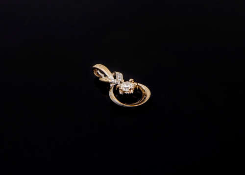 1.8 grams 18 carat White Gold and Diamond Pendant