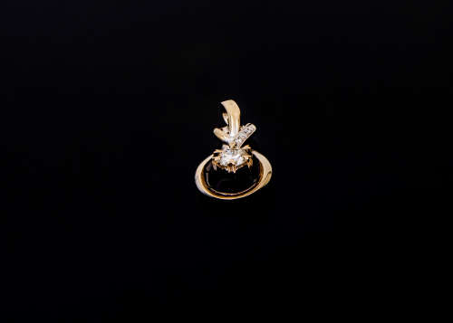 1.8 grams 18 carat White Gold and Diamond Pendant