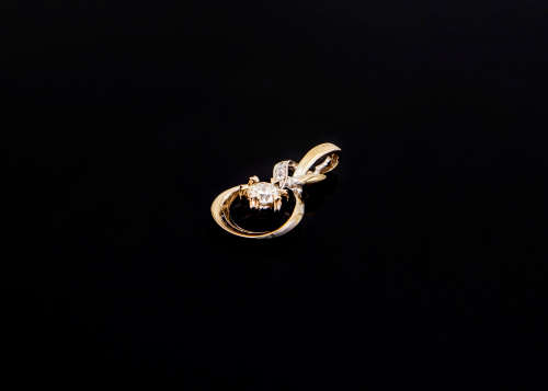 1.8 grams 18 carat White Gold and Diamond Pendant