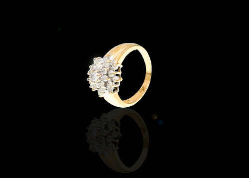 4.9 grams 14 carat Yellow Gold Diamond Cluster Ring