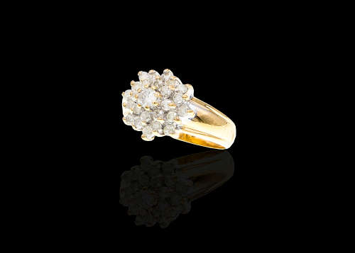 4.9 grams 14 carat Yellow Gold Diamond Cluster Ring