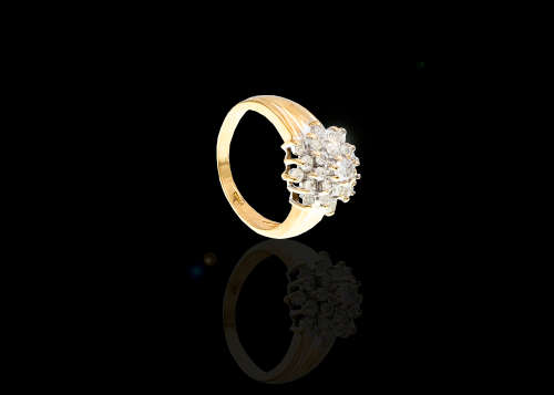4.9 grams 14 carat Yellow Gold Diamond Cluster Ring