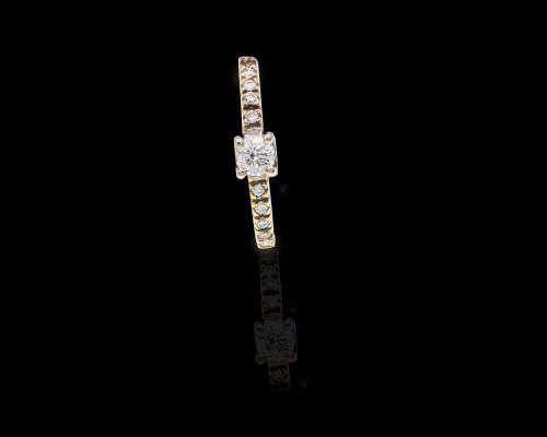 Lovely Yellow Gold Diamond Engagement Ring