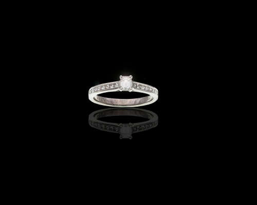 Amazing White Gold Diamond Engagement Ring