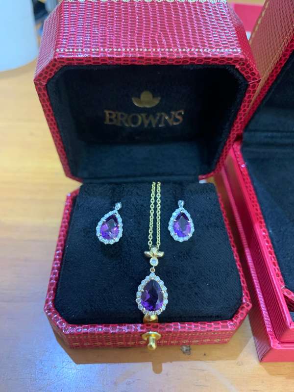 BROWNS true love jewelry set