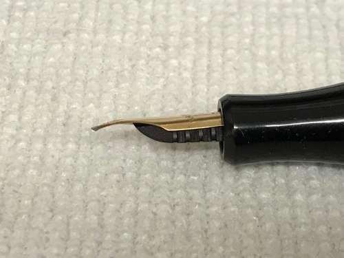 Pen Wyvern Button Filler England 14ct Gold Nib