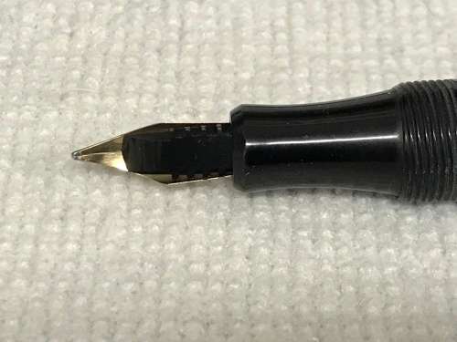Pen Wyvern Button Filler England 14ct Gold Nib