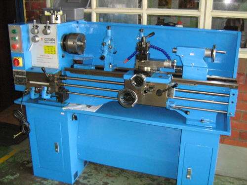 Lathe for sale/Draaibank te koop