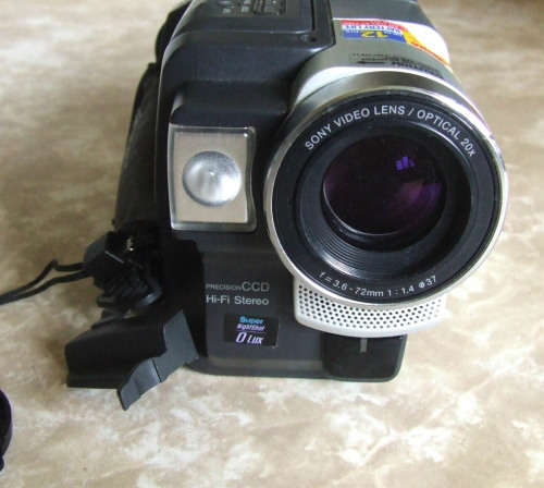 Sony Digital 8 Video Camera DCR-TRV130E