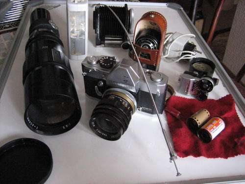 PETRI,35mm,met alle toebehore,lang lens  kyk self (werkende-toestand) pos R100