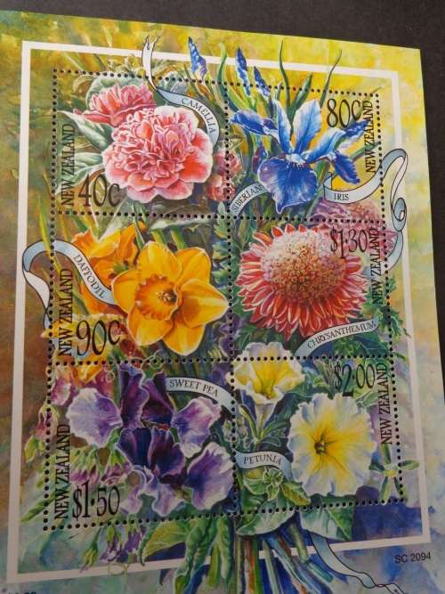 NEW ZEALAND 2001 FLOWERS M/SHEET P/MINT.READ ON.