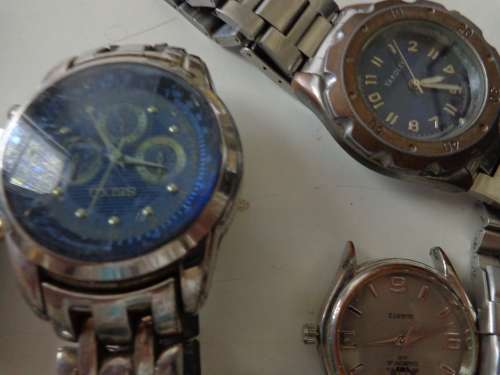 WATCHES FOUND IN ESTATE BAG (SELLING AS PARTS.).SEE SCANS READ ON