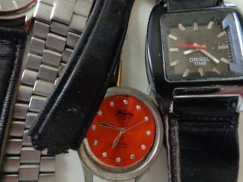 WATCHES FOUND IN ESTATE BAG (SELLING AS PARTS.).SEE SCANS READ ON
