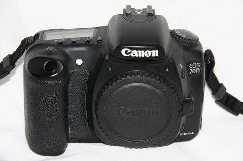 Canon EOS 20D DSLR with battery and charger and neck strap !!!