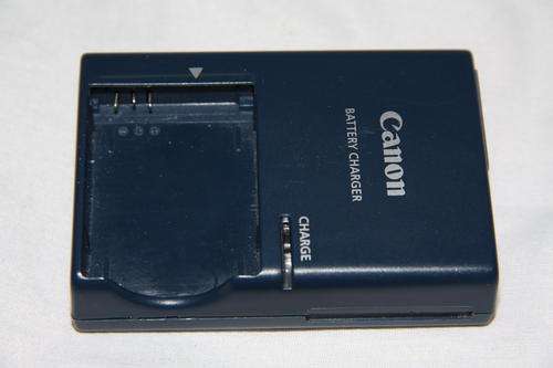 Canon CB-2LXE Battery Charger for IXUS 800/850860/900/960 IS