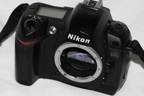 Nikon D70s digital SLR body