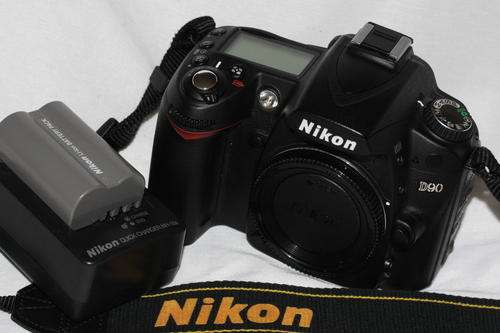 Nikon D90 ***12.3 Megapixel*** Semi Pro Digital SLR