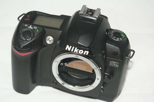 Nikon D70s with only 3972 actuations !!!