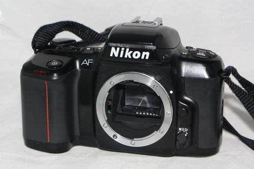 Nikon F-601 FILM camera with camera case for spares or repair