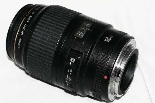 Canon EF 100mm f/2.8 USM Macro Lens ***FOR SPARES or REPAIR***