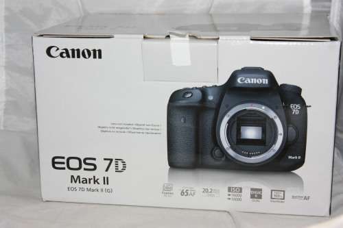 Canon EOS 7D ii (mark 2) Latest model ***Less than 2000 actuations***