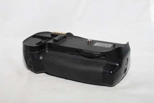Nikon genuine MB-D10 battery grip for Nikon D300, D300s  and D700