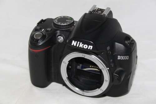 Nikon D3000 camera body ***for spares or repair***