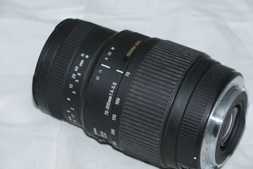 Sigma 70-300mm f/4-5.6 DG Macro Canon mount ***for spares or repair***