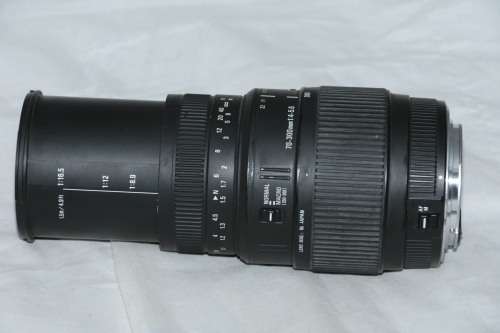 Sigma 70-300mm f/4-5.6 DG Macro Canon mount ***for spares or repair***
