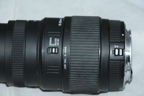 Sigma 70-300mm f/4-5.6 DG Macro Canon mount ***for spares or repair***