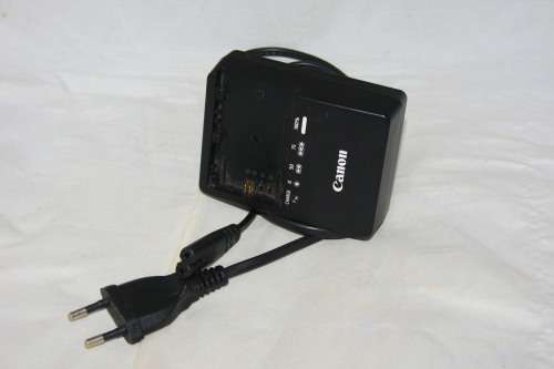 Canon LC-E6E Battery Charger for Canon LP-E6 and LP-E6N battery